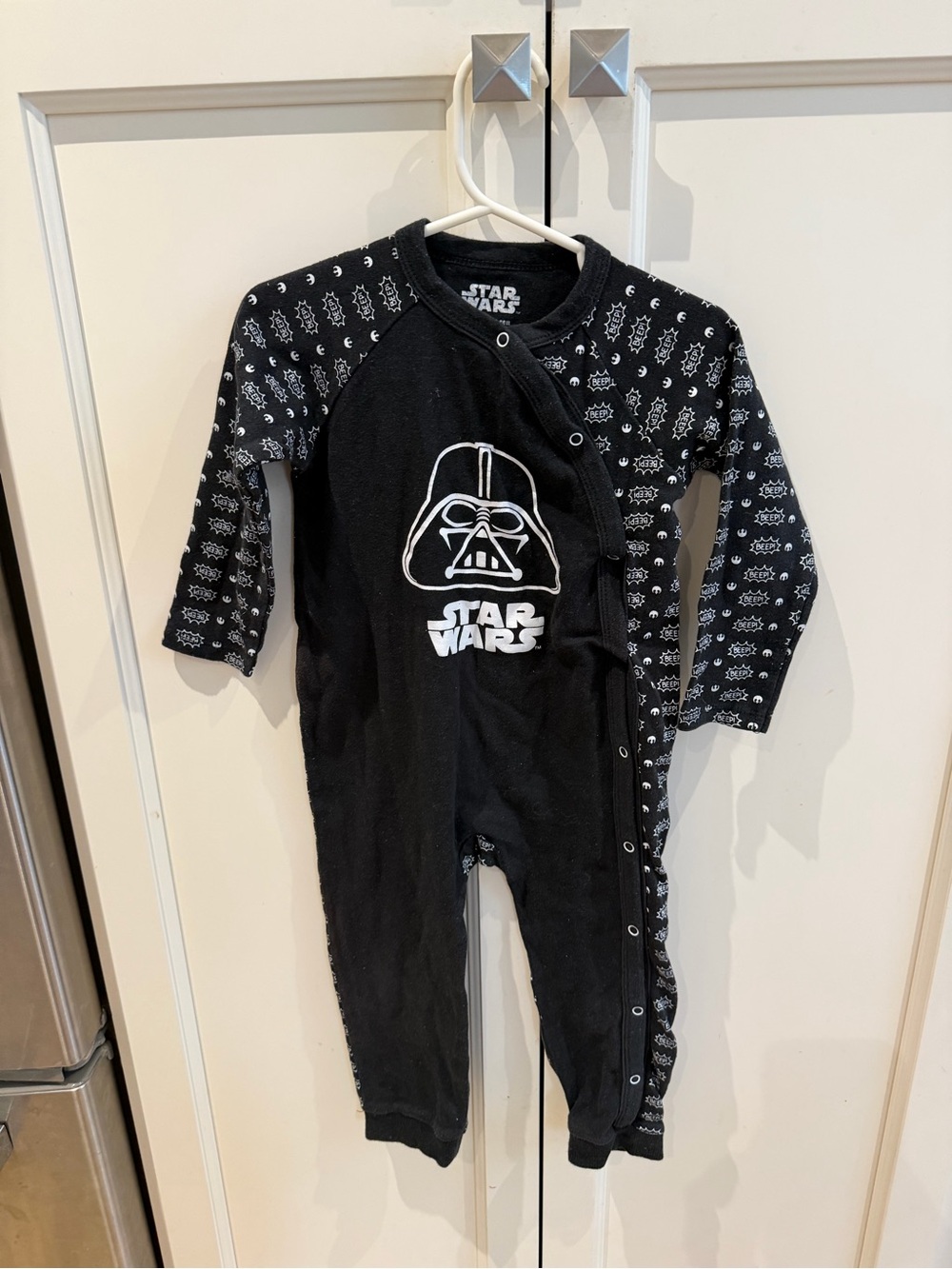 Star Wars 18-24m+ Black Kids One-Piece Romper with Darth Vader Graphic